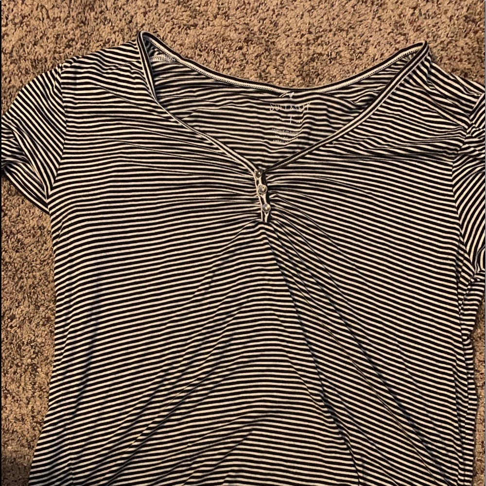 V-neck striped tee